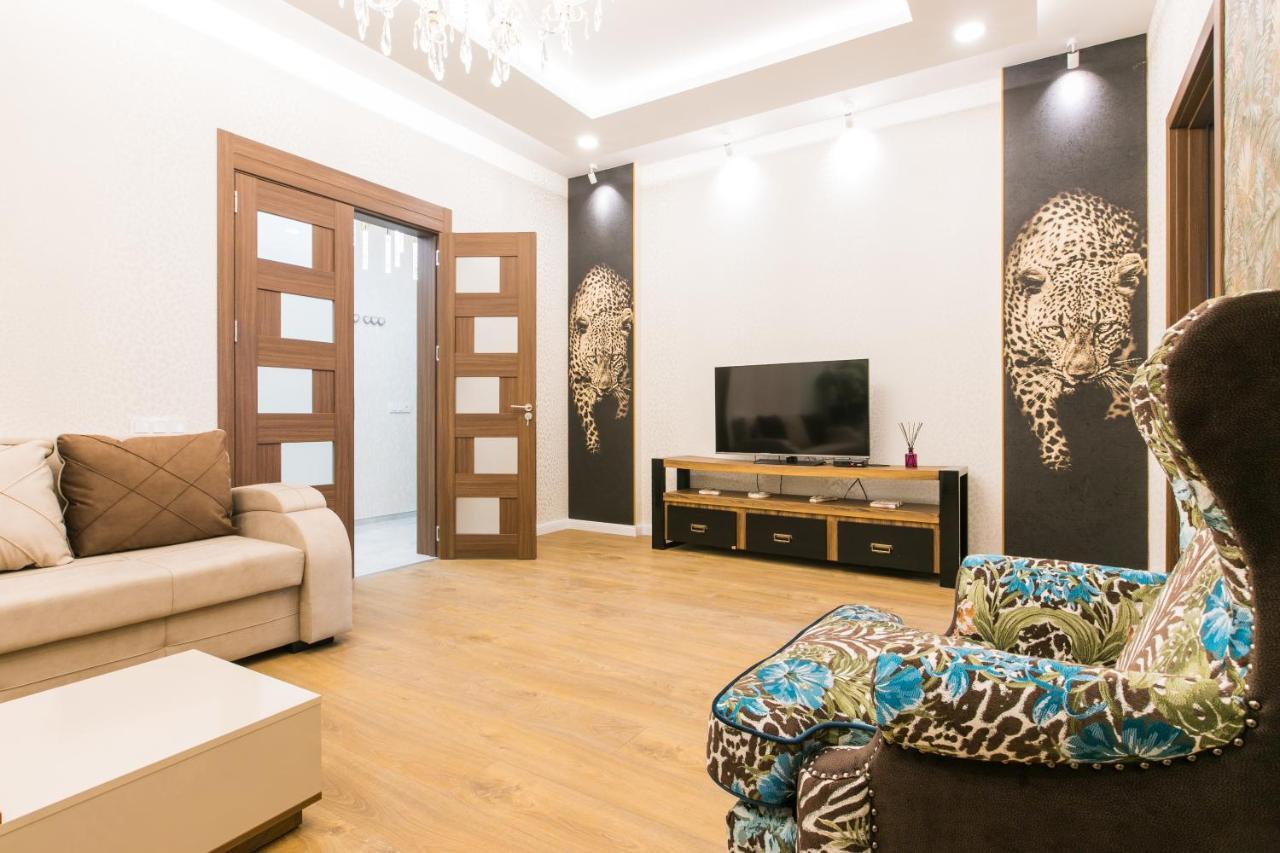 Sweet Home 6 Vip At Rustaveli Avenue ティビリシ エクステリア 写真