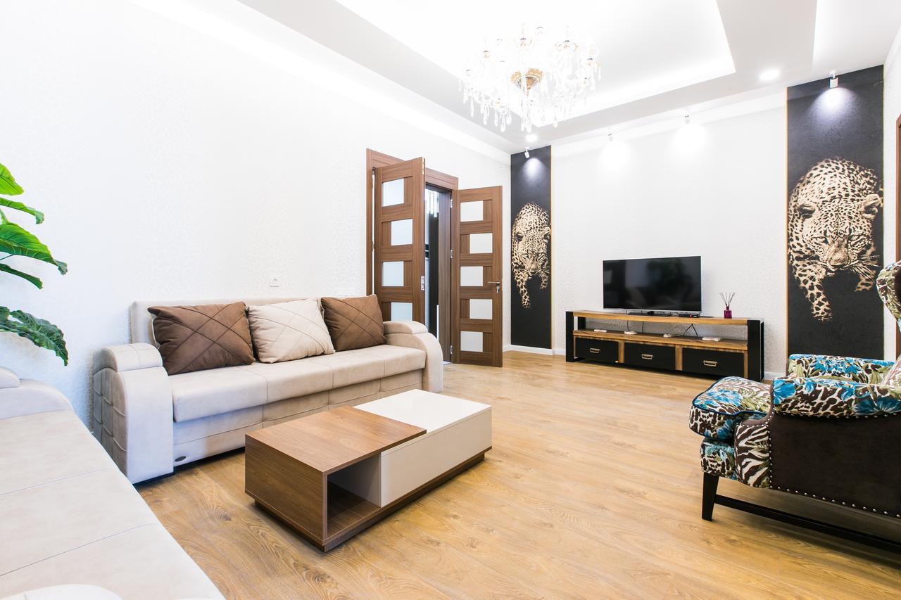 Sweet Home 6 Vip At Rustaveli Avenue ティビリシ エクステリア 写真